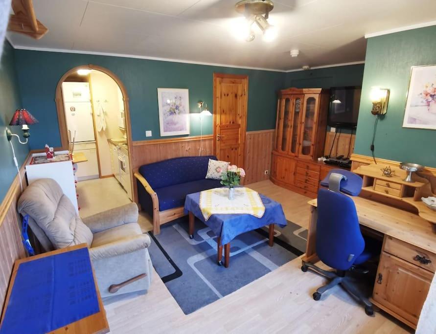 Small Basement Apartment Private Entrance Nice View Fitjar Bagian luar foto
